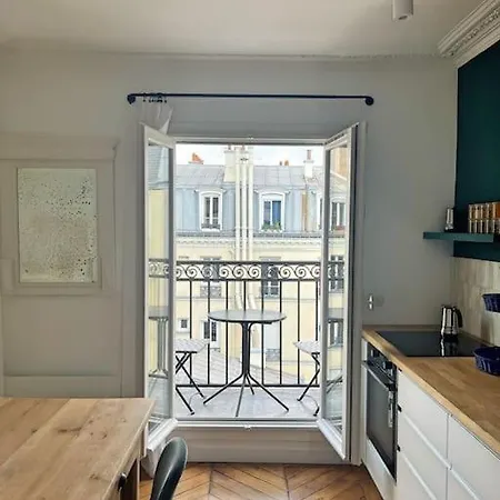 Sunny 2 Bedroom In Batignolles * Parigi
