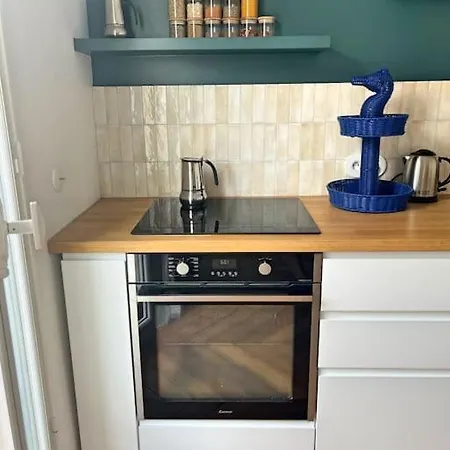 Sunny 2 Bedroom In Batignolles Parigi
