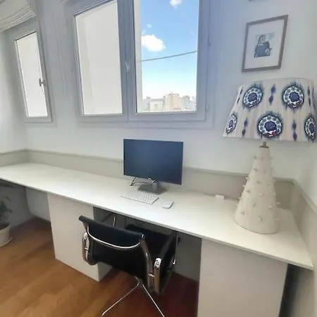 Appartamento Sunny 2 Bedroom In Batignolles Parigi
