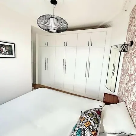 Sunny 2 Bedroom In Batignolles Parigi