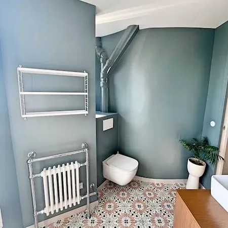 Sunny 2 Bedroom In Batignolles Appartamento