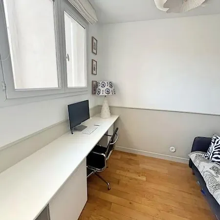 Sunny 2 Bedroom In Batignolles Appartamento Parigi
