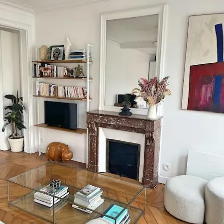 Sunny 2 Bedroom In Batignolles * Parigi